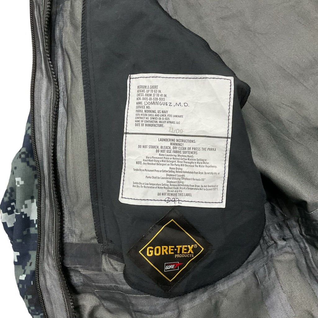 US Navy Blue Digital Camo GORE-TEX ECW Parka - MED-XSHORT [JR304]